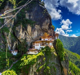 ONCE IN A LIFETIME AIRPORT : Paro au Bhoutan