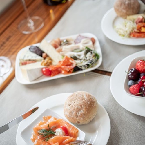 Choose your catering on board
